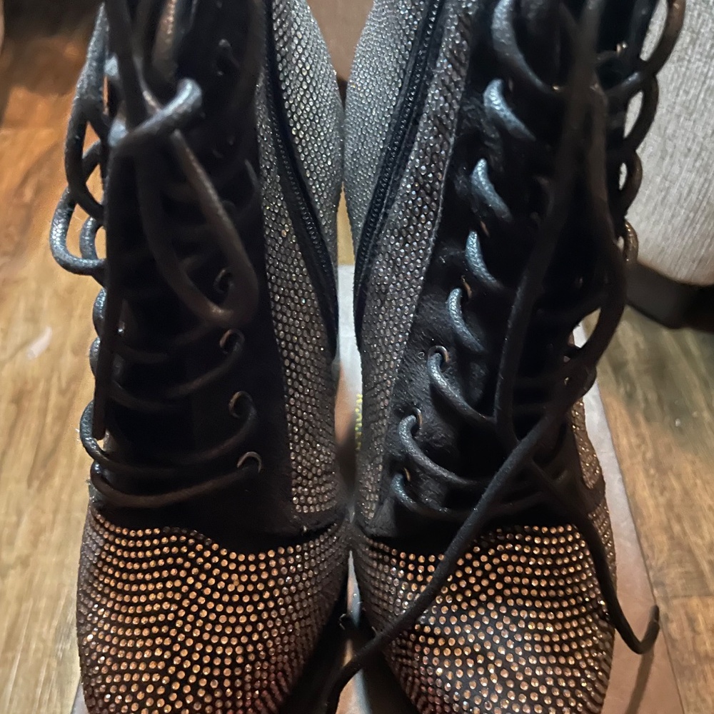 Boots - Picture 3 of 3